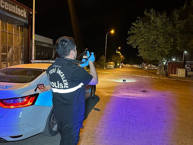 usakta-sanayi-sitesinde-dehset-ortalik-savas-alanina-dondu-cok-sayida-yarali-1784875796228.jpeg