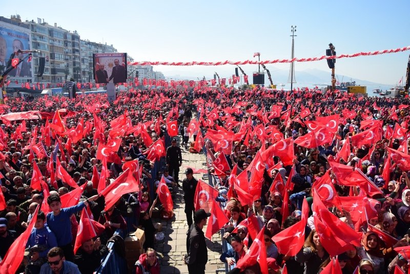 İzmir Gündoğdu Meydanı’nda Cumhur İttifakı coşkusu