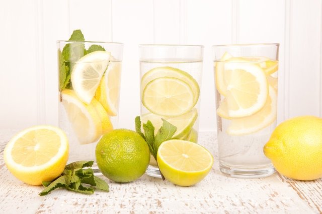 Limonlu suyun faydaları neler? Limonlu su zayıflatır mı?