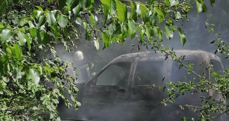 Manisa’da korkutan yangın! Spil Dağı Milli Parkı’nda seyir halindeki araç kül oldu