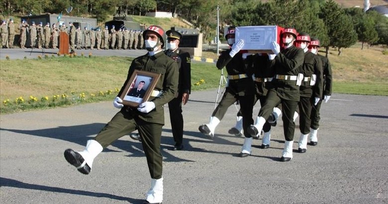 Irak’ın kuzeyindeki Pençe Harekatı bölgesinde şehit olan asker için Hakkari’de tören düzenlendi