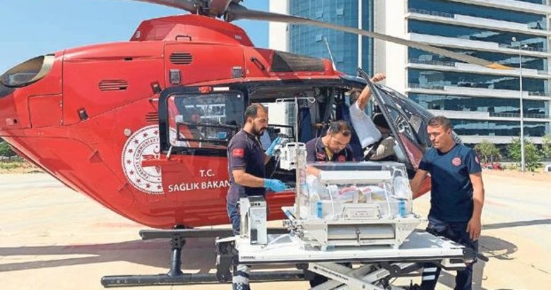 Ambulans helikopter Simge bebek için uçtu